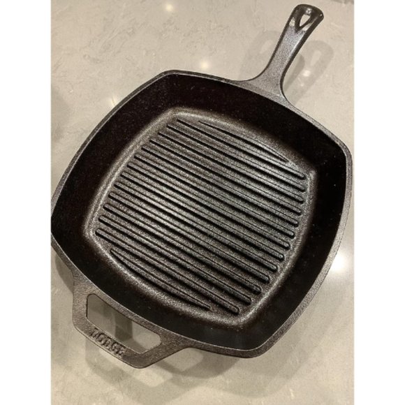 L8SGP3 Cast Iron Square Grill Pan Pre-Seasoned 10.5-inch - Picture 3 of 5